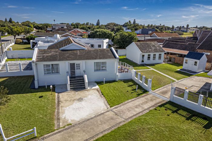 For Sale: Bluewater Bay house with 3 bedrooms, large office, and solar panels.