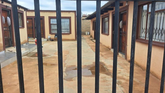 For Sale: Mamelodi West house with 8 rental rooms, generating R16,000 monthly.