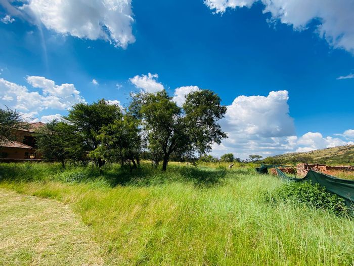 Vacant Land Residential For Sale in Magaliesberg Country Estate, 900m² with scenic views.