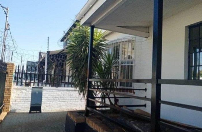 Brixton House For Sale: NSFAS Accredited, 11 Bedrooms, near UJ and Shoprite.