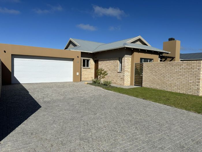 3-Bedroom Townhouse for Sale in Hansmoeskraal AH with security, inverter, and garden.