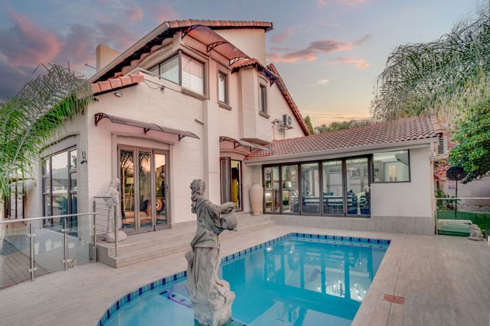 For Sale: House in Ruimsig Country Estate - 4 Beds, Pool, Backup Generator, Ample Parking.