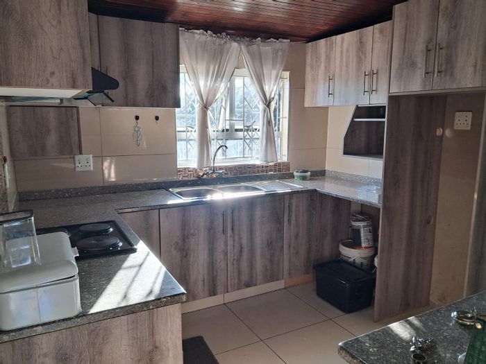 Bayview House For Sale: 2 Bedrooms, prayer room, renovated kitchen, near amenities.