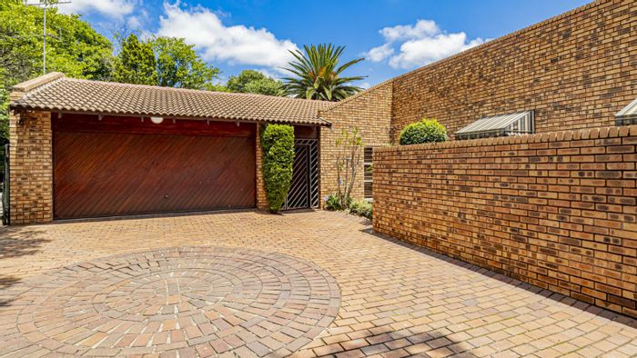 Malanshof House For Sale: 3 beds, pool, garden, garage, and office space.