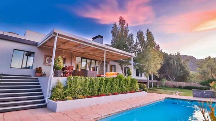 For Sale: House in Montagu Central with pool, 5 bedrooms, and entertainment area.