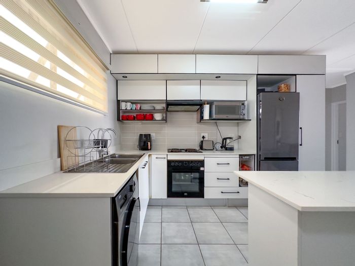 2 Bedroom Apartment For Sale in Greencreek Lifestyle Estate with 24hr Security, Pool.