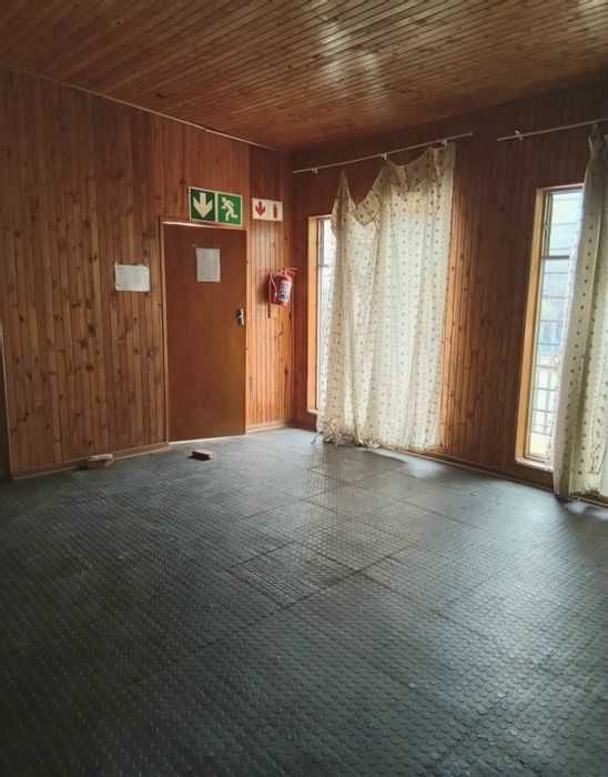 Brixton House For Sale: 9 Bedrooms, 3 Bathrooms, NSFAS Accredited for 14 Students.