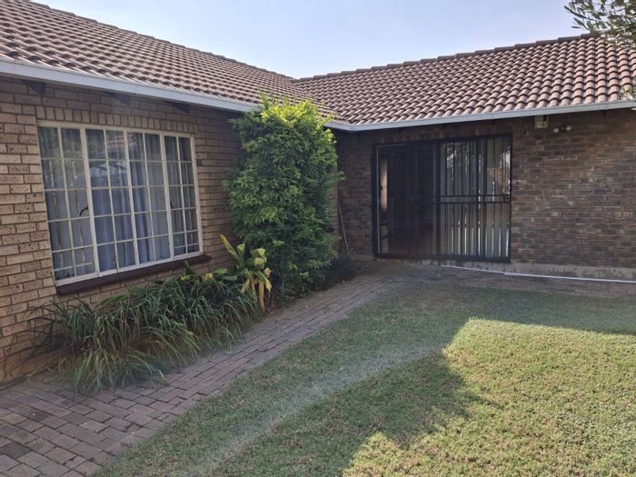 4-Bedroom House in Annlin For Sale with garden, braai area, and open-plan living.