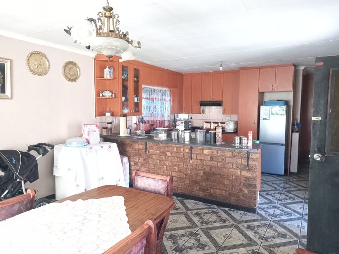 For Sale: Actonville House with 5 bedrooms, dual living potential, ample parking.