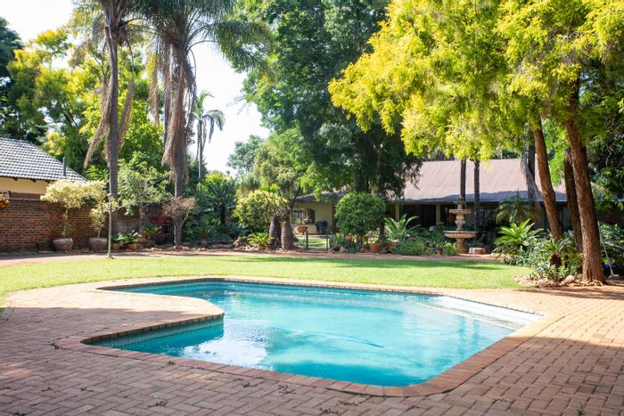 Vintage house for sale in Mokopane Central with pool, flat, and spacious erf.