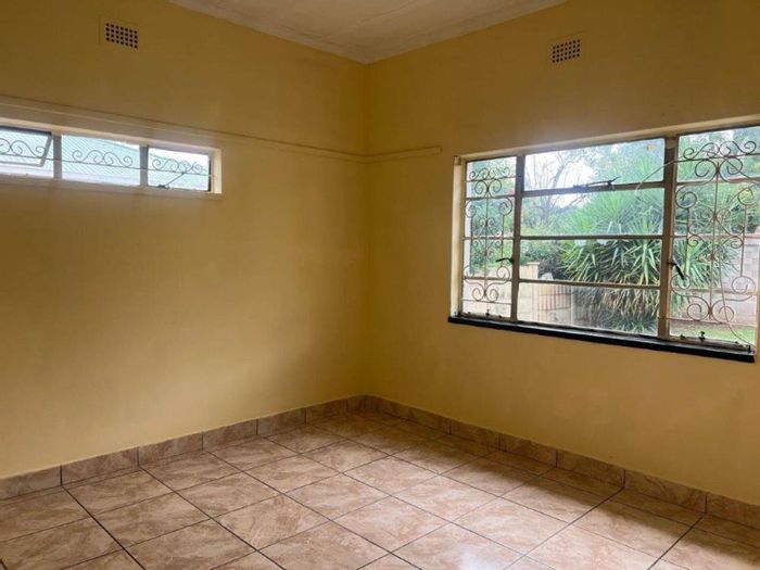 House for Sale in Gezina: 3 Bedrooms, Flatlet, Spacious Yard, Convenient Layout.