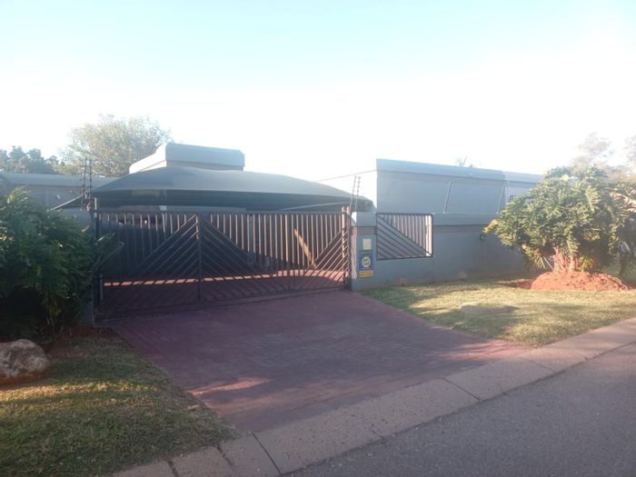 3 Bedroom House For Sale in Doornpoort with pool, lapa, and remote garage.