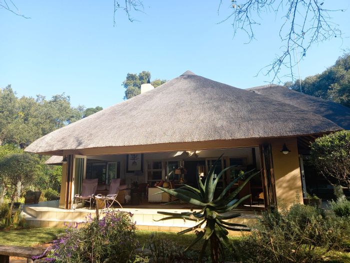 For Sale: House in Lakeland Estate with private courtyard, boathouse, and communal amenities.