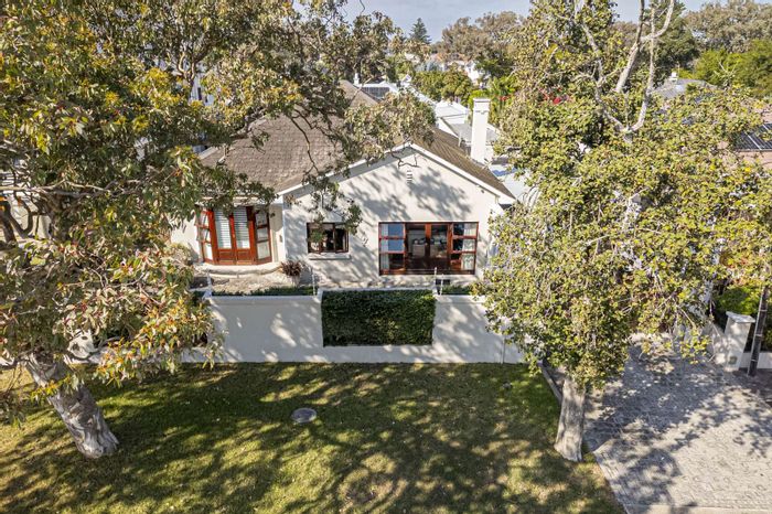 For Sale: Mill Park House with pool, flatlet, and secure garage.