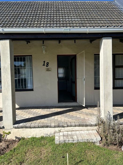 Townhouse To Rent in Lorraine: 2 Bedrooms, secure complex, prepaid electricity, fiber internet.