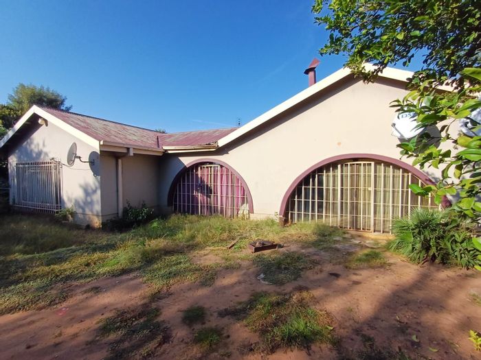 For Sale: 10-Bedroom House in Orkney Central with Pool and Tennis Court.