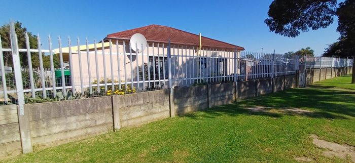 For Sale: Spacious George South House with Pool, Granny Flat, and Study.