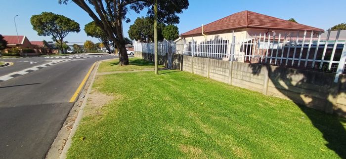 For Sale: Spacious 4-bedroom house in George South with pool and granny flat.