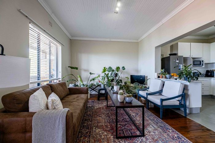 Richmond Hill Apartment For Sale: 1 Bed, Balcony, Sea Views, Prime Location.