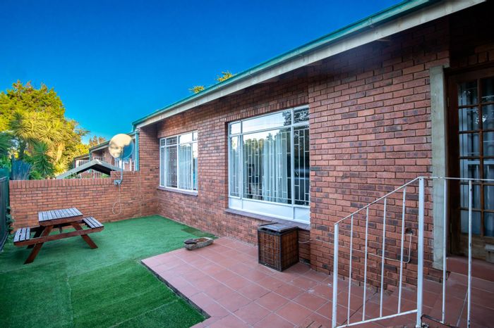 La Montagne Townhouse For Sale: 2 Bedrooms, garage, near schools and amenities.