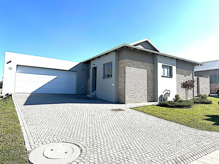 3-Bedroom Townhouse For Sale in Mooikloof Country Estate with private garden and inverter.