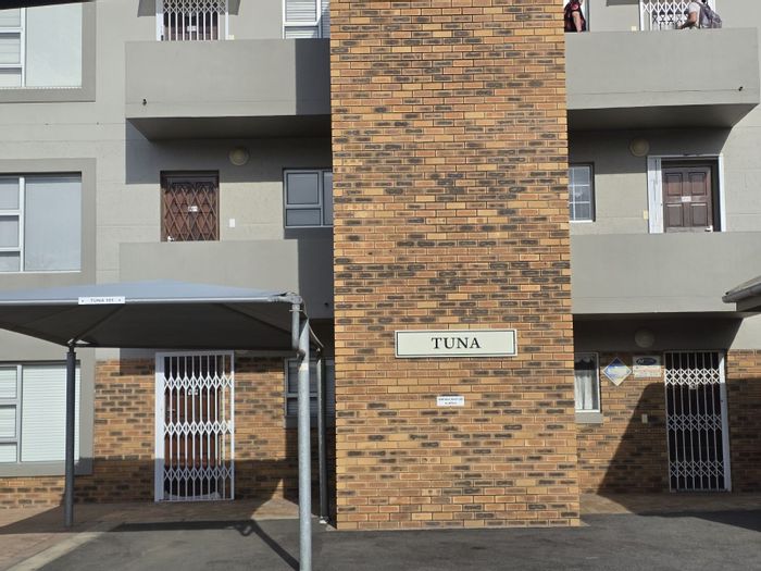 Hartenbos Central Apartment For Sale: 2 beds, sea view, steps to waterfront.
