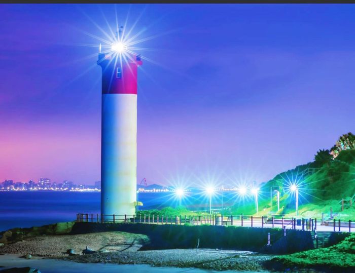 For Sale: Apartment in Umhlanga Central with ocean views, parking, and hotel amenities.