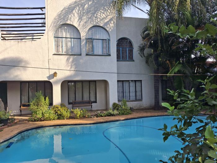 House for Sale in Dorandia: 5 Bedrooms, Pool, Lapa, Games Room, Spacious Living.