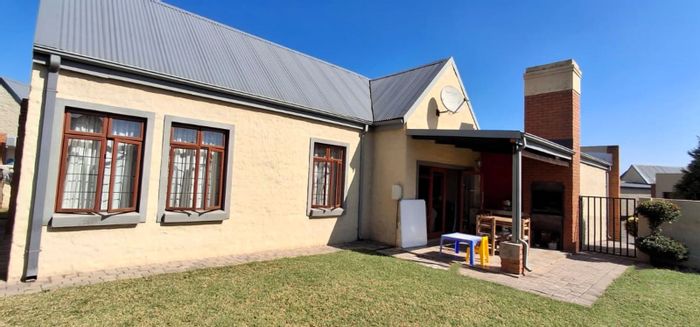 For Sale: House in Equestria with 3 beds, double garage, pet-friendly garden.