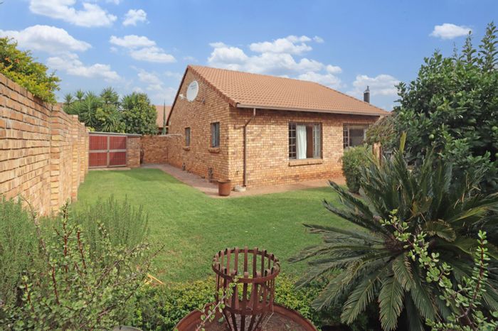 Eldoraigne House For Sale: Secure estate, spacious garden, study, and ample parking.
