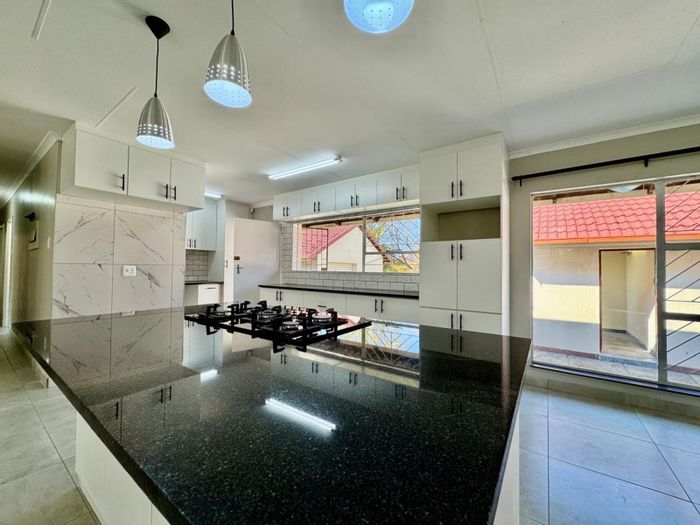 For Sale: Spacious Secunda Central House with 4 Bedrooms, Entertainment Area, and Double Garage.