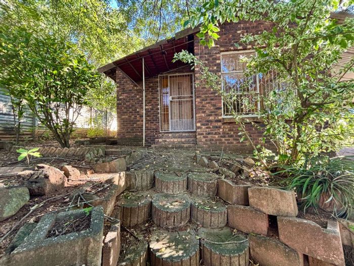 Hazyview Central House For Sale: 3 beds, double garage, near Hippo Dam.