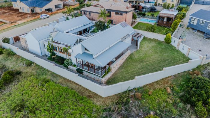 Island View House For Sale: 5 bedrooms, outdoor entertainment, gas braai, double garage.
