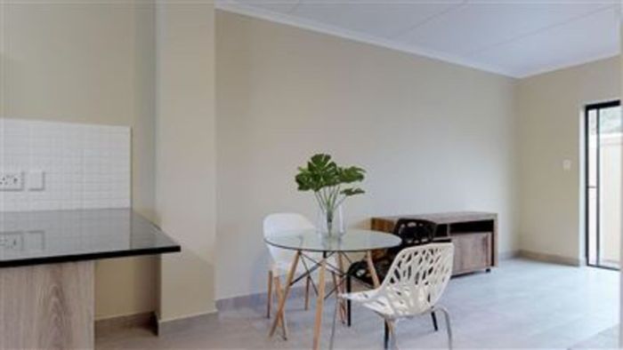 Lemoenkloof Apartment To Rent: 2 bedrooms, pre-paid utilities, secure access, Fibre-ready.