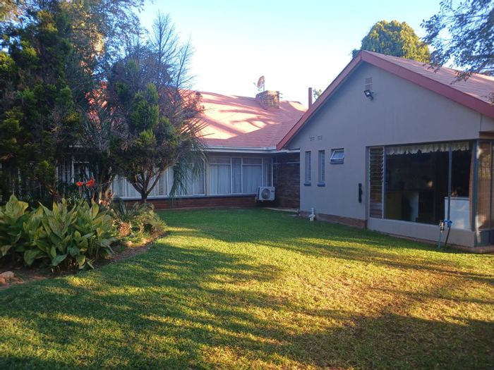 House for Sale in Adamayview: 3 beds, 3 flats, pool, borehole, income potential.