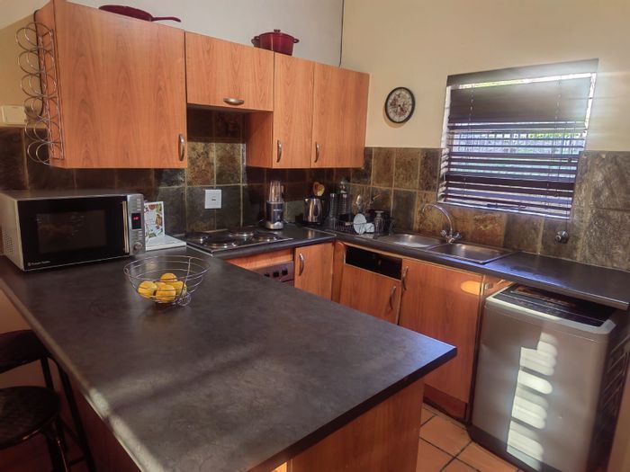 1-Bedroom Apartment in Sundowner For Sale: Pool, parking, and investment potential.