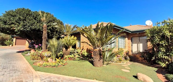 For Sale: 3-Bedroom House in Magalieskruin with Braai Room and Garden.