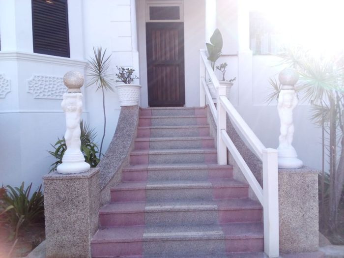 6-Bedroom House to Rent in Windermere with garden, parking, and 2 bathrooms.