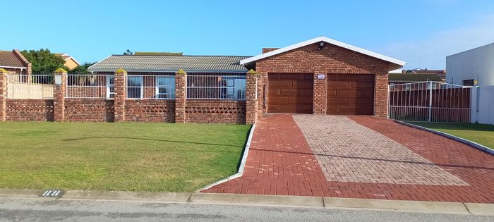 Bluewater Bay House For Sale: 3 Bedrooms, double garage, security, ample parking.
