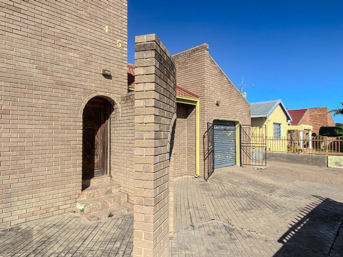 For Sale: Spacious 4-bedroom house in Seshego with large stand and secure access.