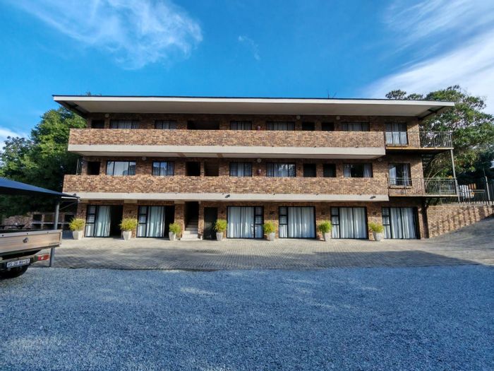 For Sale: Commercial property in Sonheuwel with 18 self-catering apartments and security.