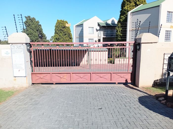 For Sale: 2-Bedroom Apartment in Horizon View with Pool, Braai Area, and Security.