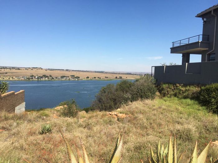 Prime 783 sqm Vacant Land For Sale in Bronkhorstbaai with Dam Views.