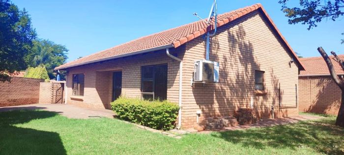 2-Bedroom Townhouse For Sale in Willow Park with Garden, Garage, and Security.