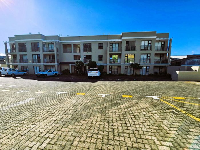 Lemoenkloof Apartment To Rent: 2 beds, inverter, parking, views, near shopping.