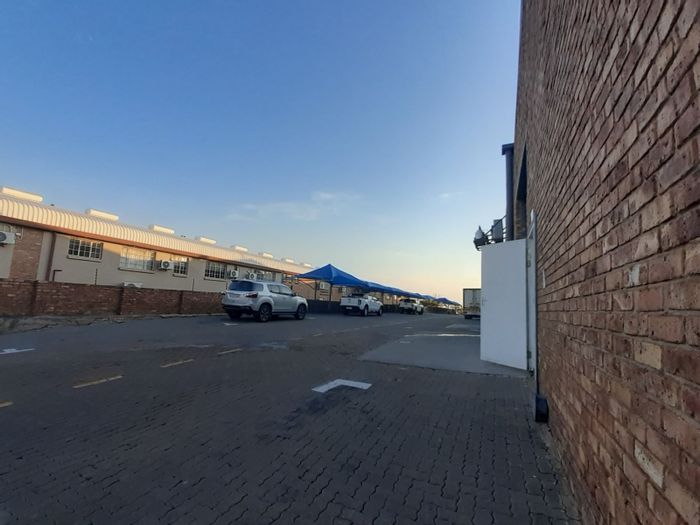 Lyttelton Manor Industrial Property For Sale: 571m², no load shedding, secure parking.