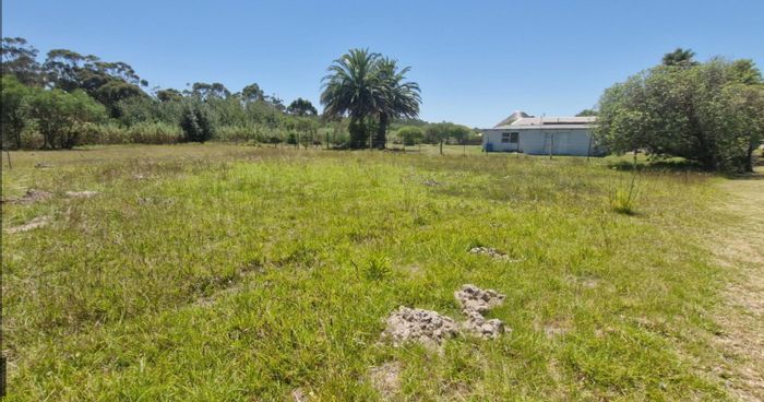 For Sale: House in Albertinia Central, 1534m² land, build your dream home.