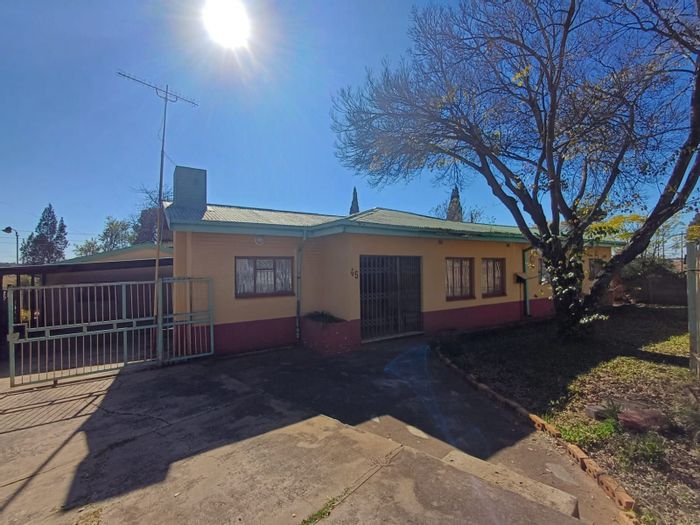 4 Bedroom house for sale in Dawkinsville with rental potential and ample parking.