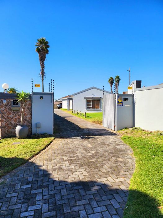 For Sale: House in Sherwood with flatlet, garden, and security features.