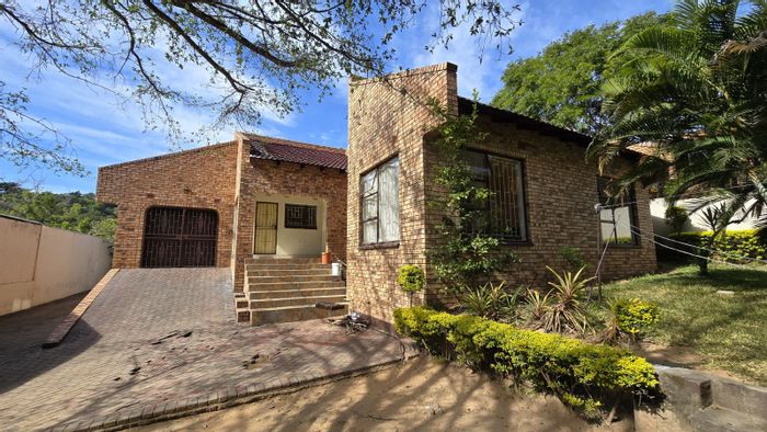House for Sale in Nelspruit Ext 27: 3 beds, garden, garage, close to amenities.